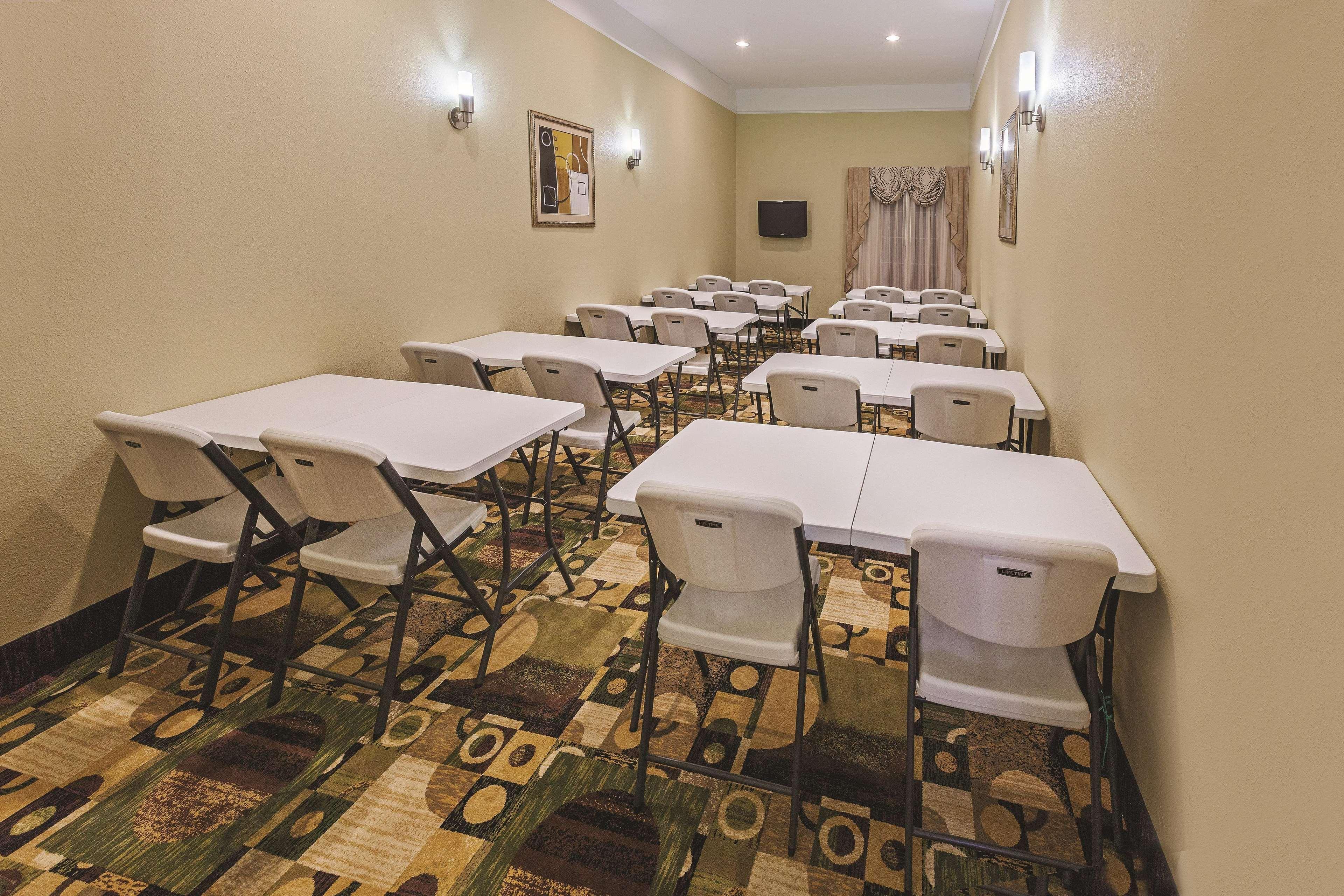 La Quinta By Wyndham Livingston